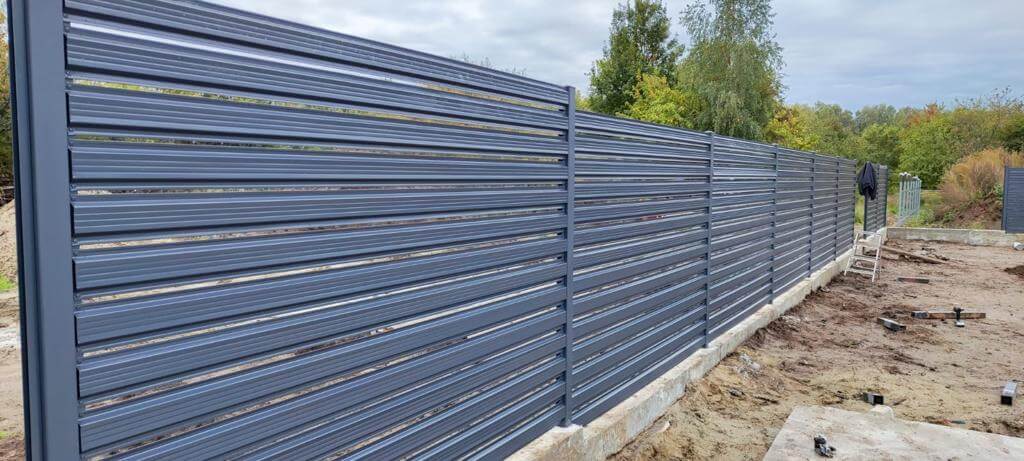 забор из штакетника ral7024/7024 серый графит двусторонний фото8 в Элисте