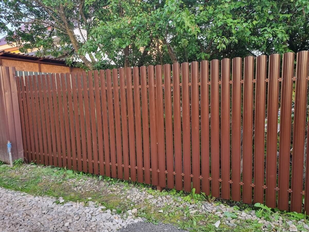 Забор из полукруглого штакетника 16м RAL8017/RAL8017 Шоколад 2-х сторонний в Элисте