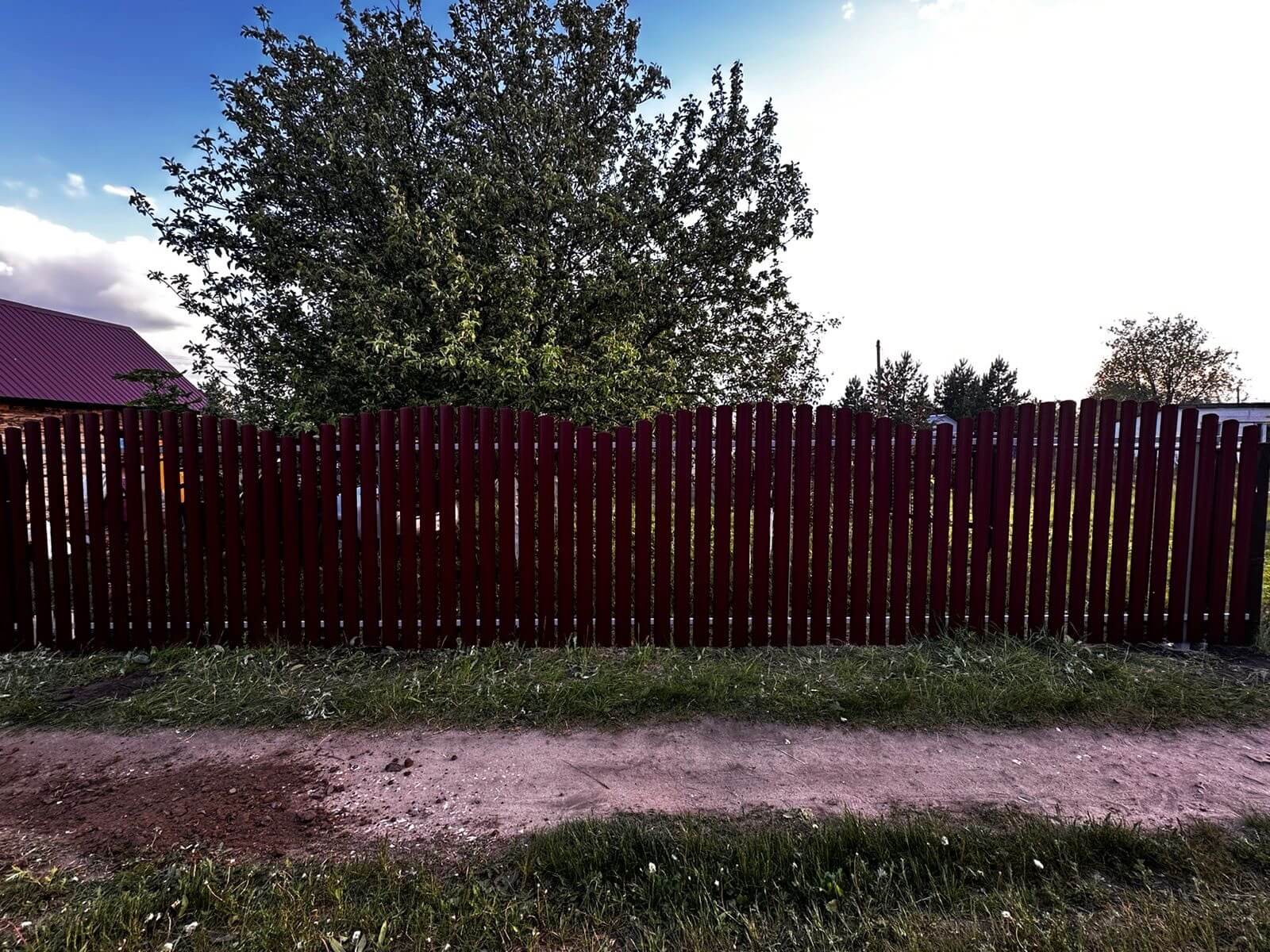 Забор из евроштакетника 28м RAL3005 Красное Вино фото 1 в Элисте
