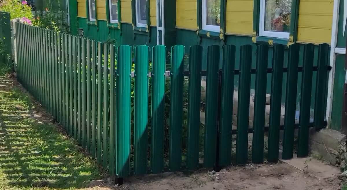 Заборчик из Евроштакетника 8м RAL6005/6005 Зеленый Мох двусторонний в Элисте