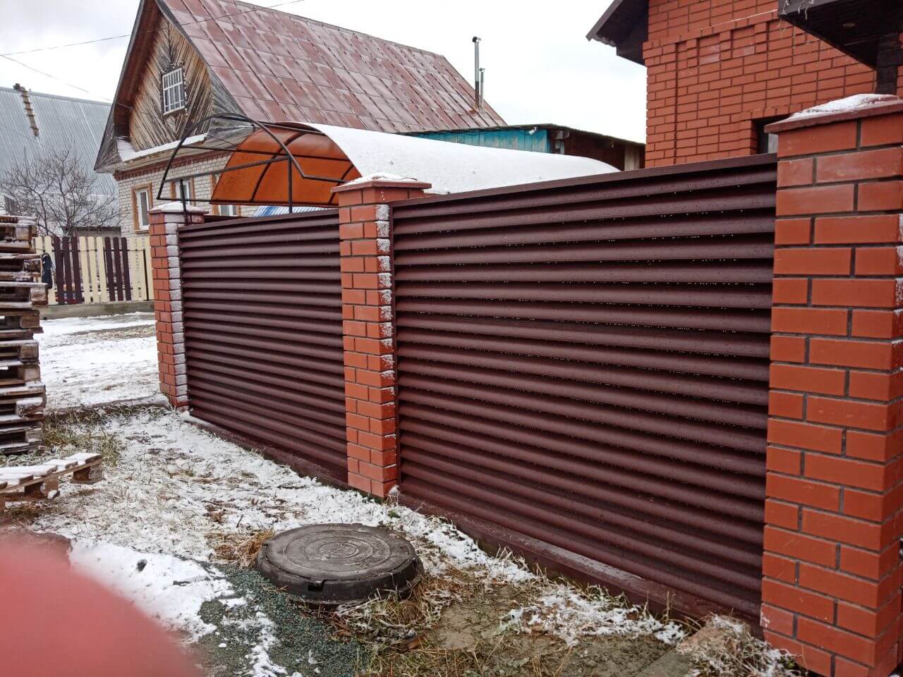 Забор из ламелей еврожалюзи 12м RAL8017/8017 Шоколад двусторонний МАТТЕ фото 3 в Элисте