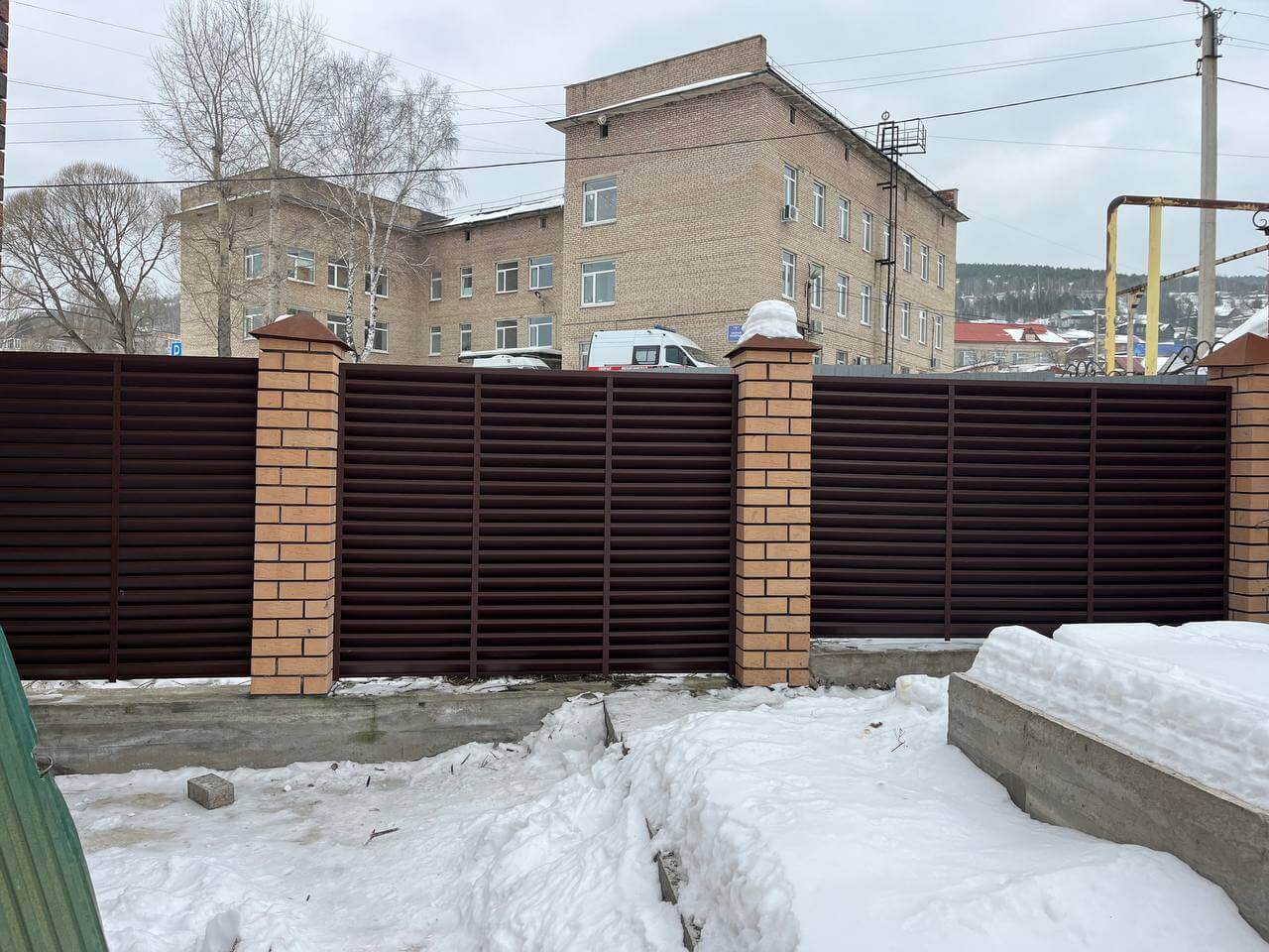 Забор-жалюзи из ламелей ЭКО-Z 87м RAL8017/8017 Шоколад двусторонний МАТТЕ фото 16 в Элисте